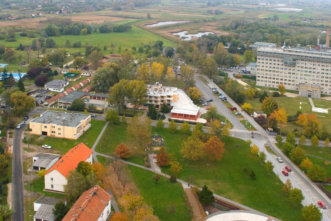 Csipke Hotel Kiskunhalas Zewnętrze zdjęcie