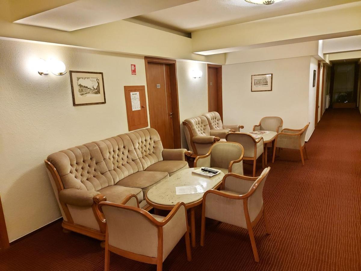 Csipke Hotel Kiskunhalas Zewnętrze zdjęcie