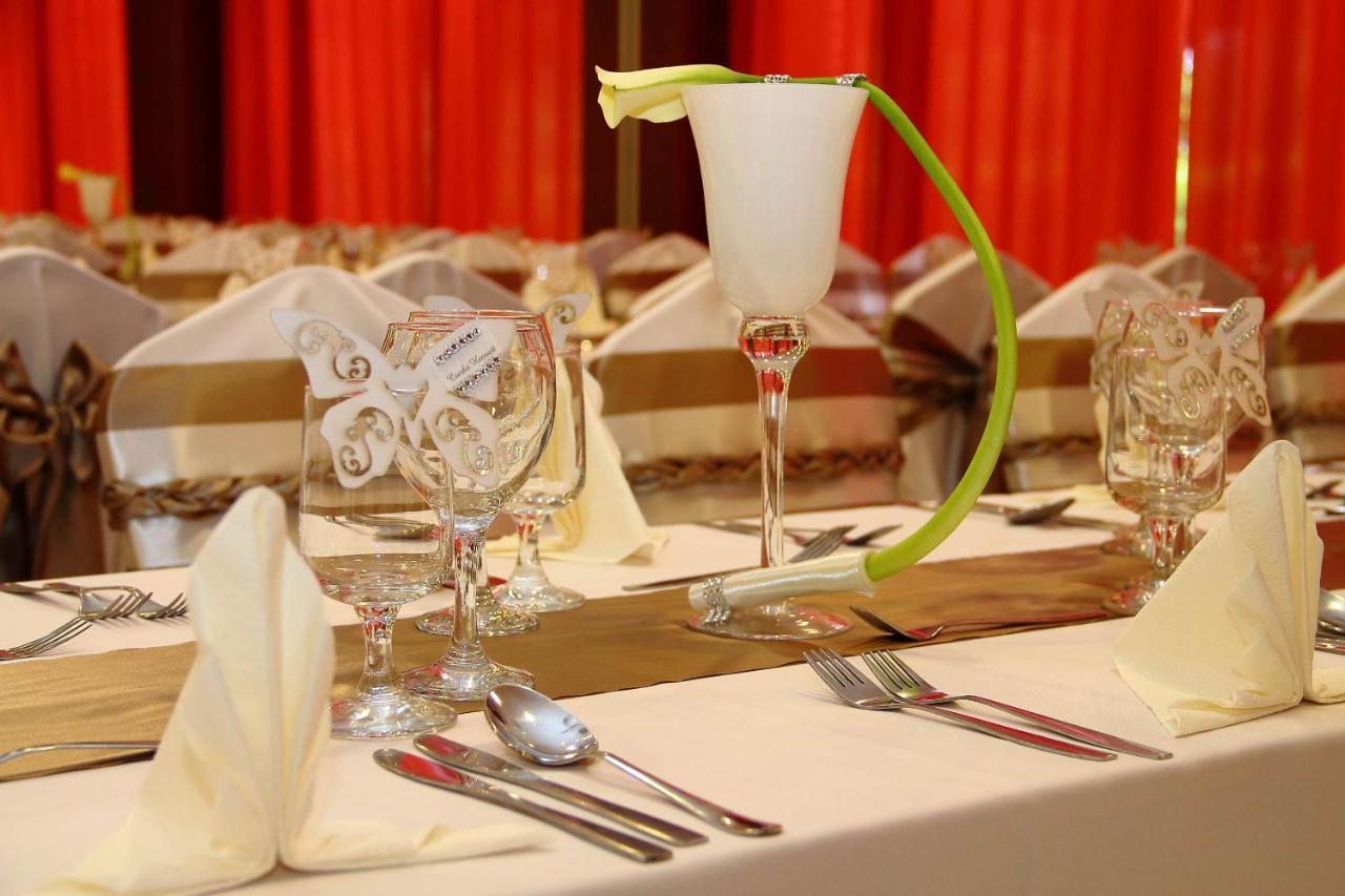 Csipke Hotel Kiskunhalas Zewnętrze zdjęcie