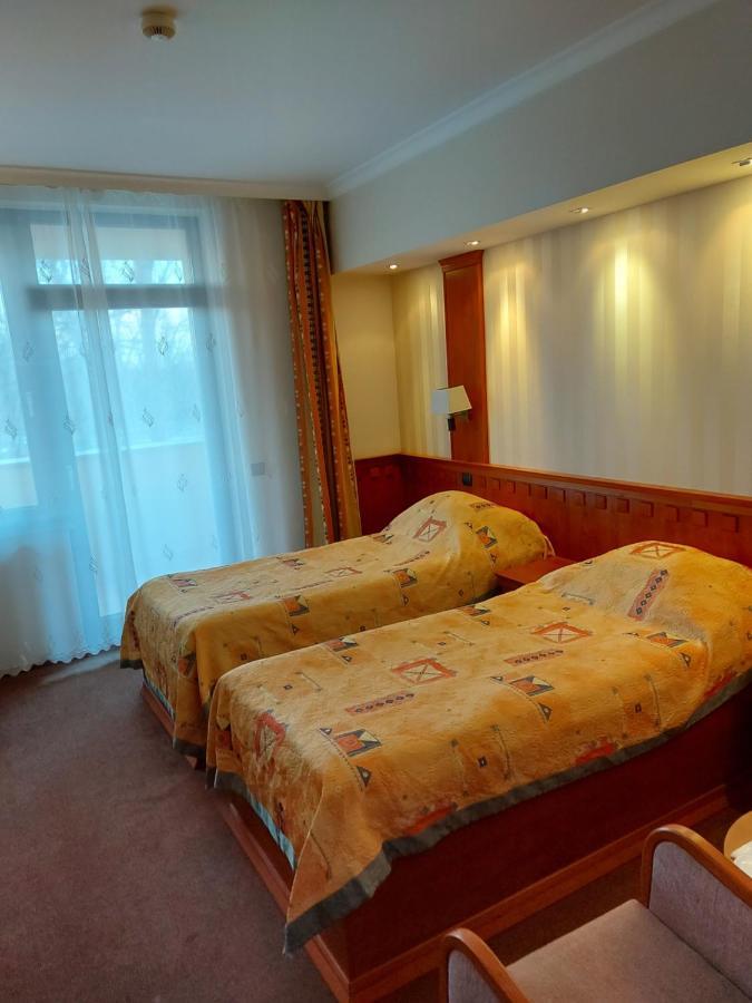 Csipke Hotel Kiskunhalas Zewnętrze zdjęcie