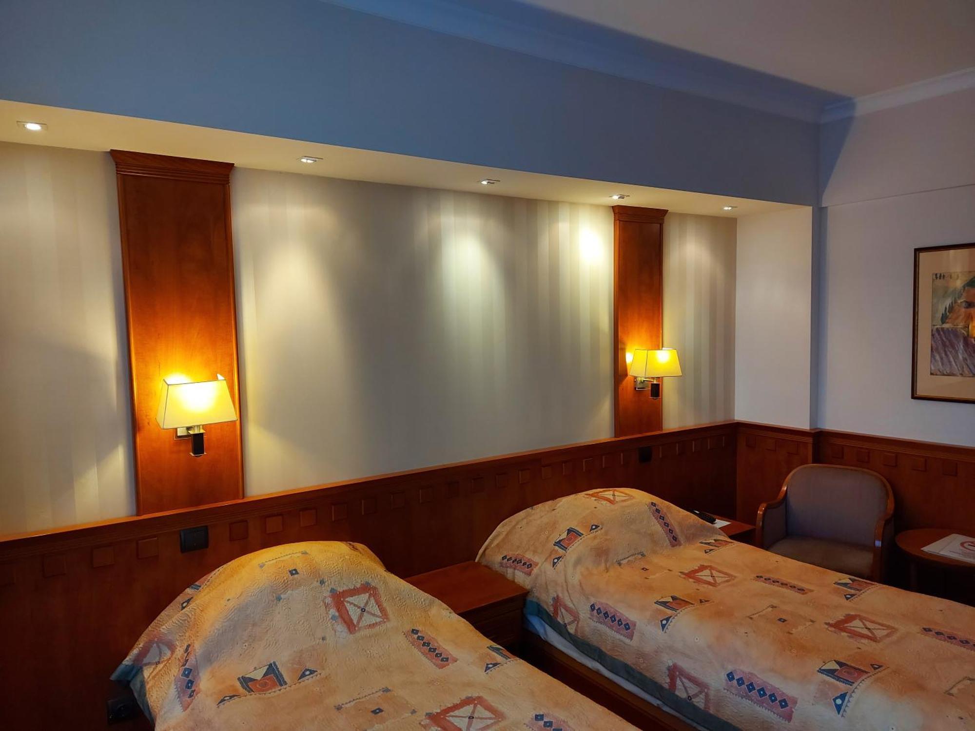 Csipke Hotel Kiskunhalas Zewnętrze zdjęcie