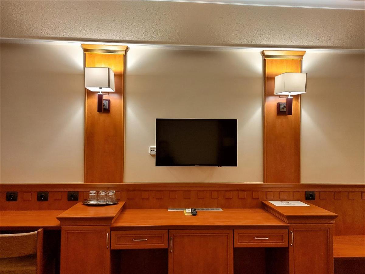 Csipke Hotel Kiskunhalas Zewnętrze zdjęcie