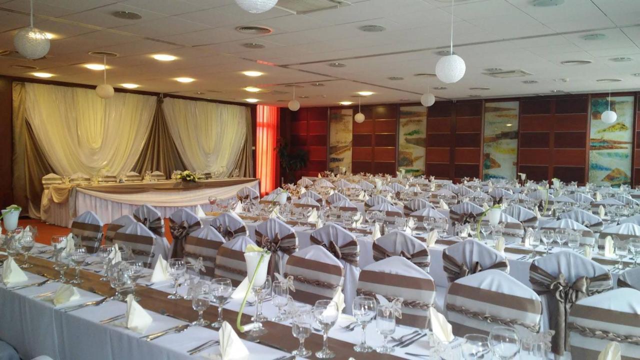 Csipke Hotel Kiskunhalas Zewnętrze zdjęcie