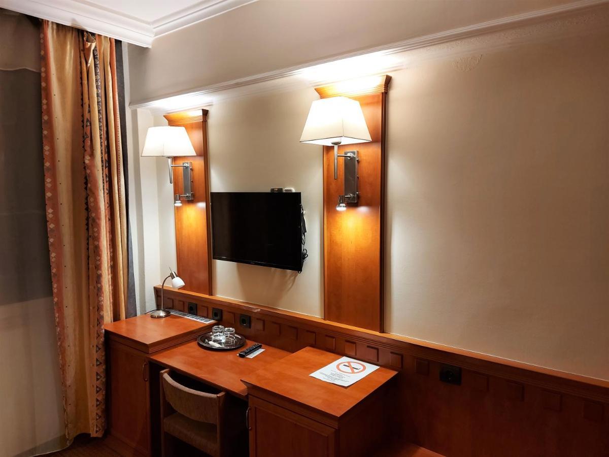 Csipke Hotel Kiskunhalas Zewnętrze zdjęcie