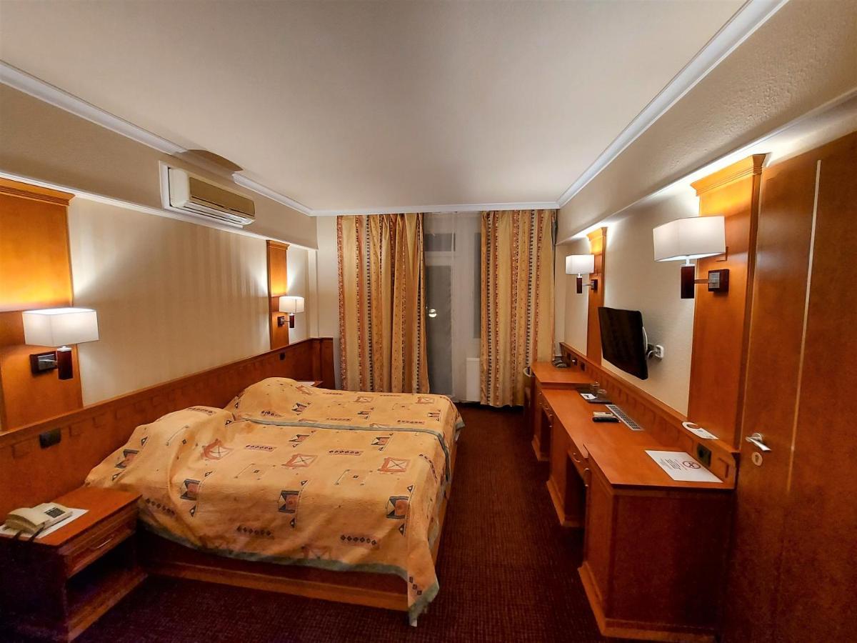 Csipke Hotel Kiskunhalas Zewnętrze zdjęcie