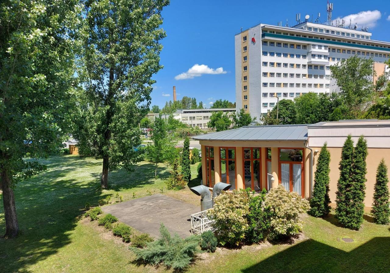 Csipke Hotel Kiskunhalas Zewnętrze zdjęcie