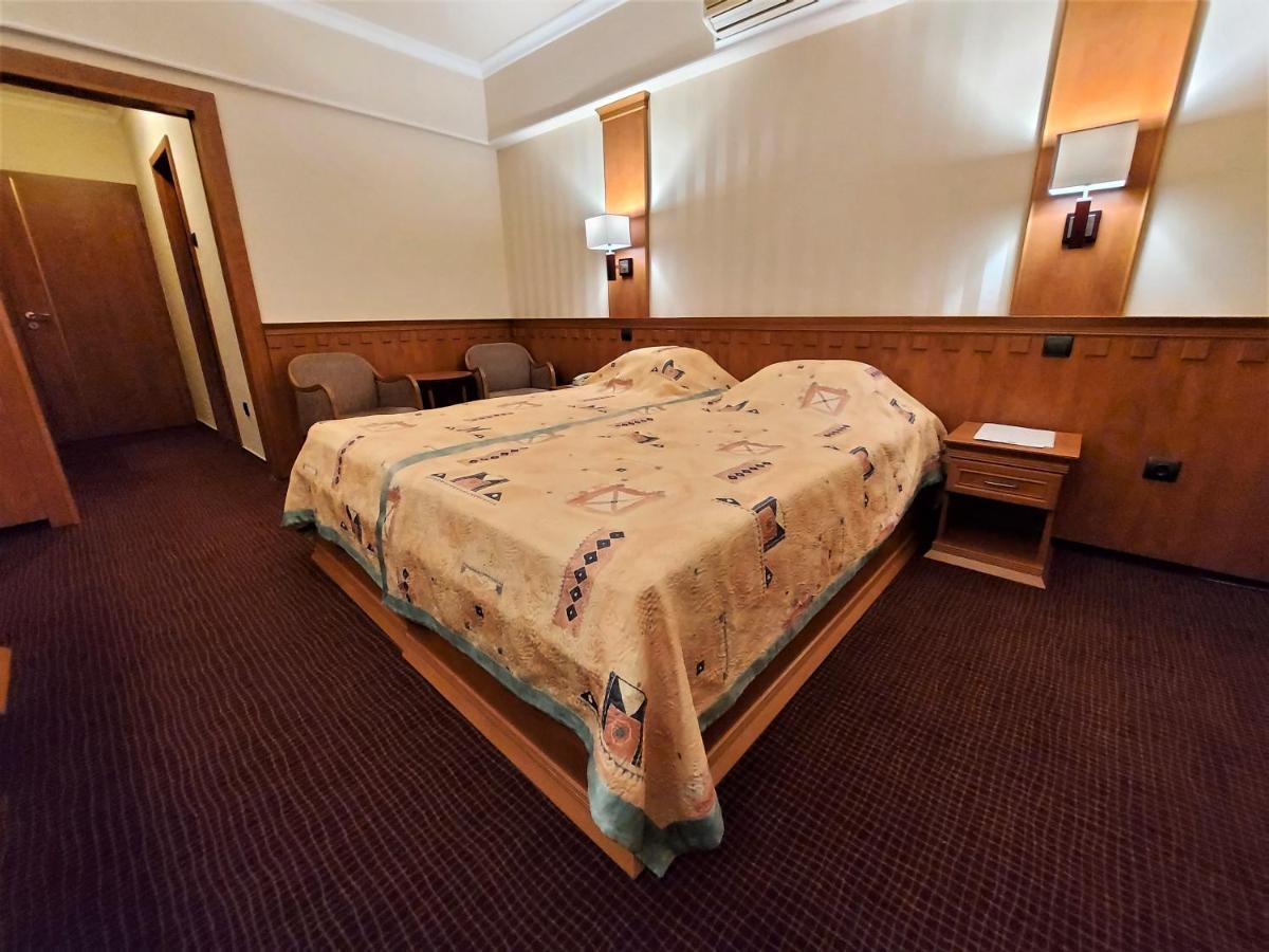 Csipke Hotel Kiskunhalas Zewnętrze zdjęcie