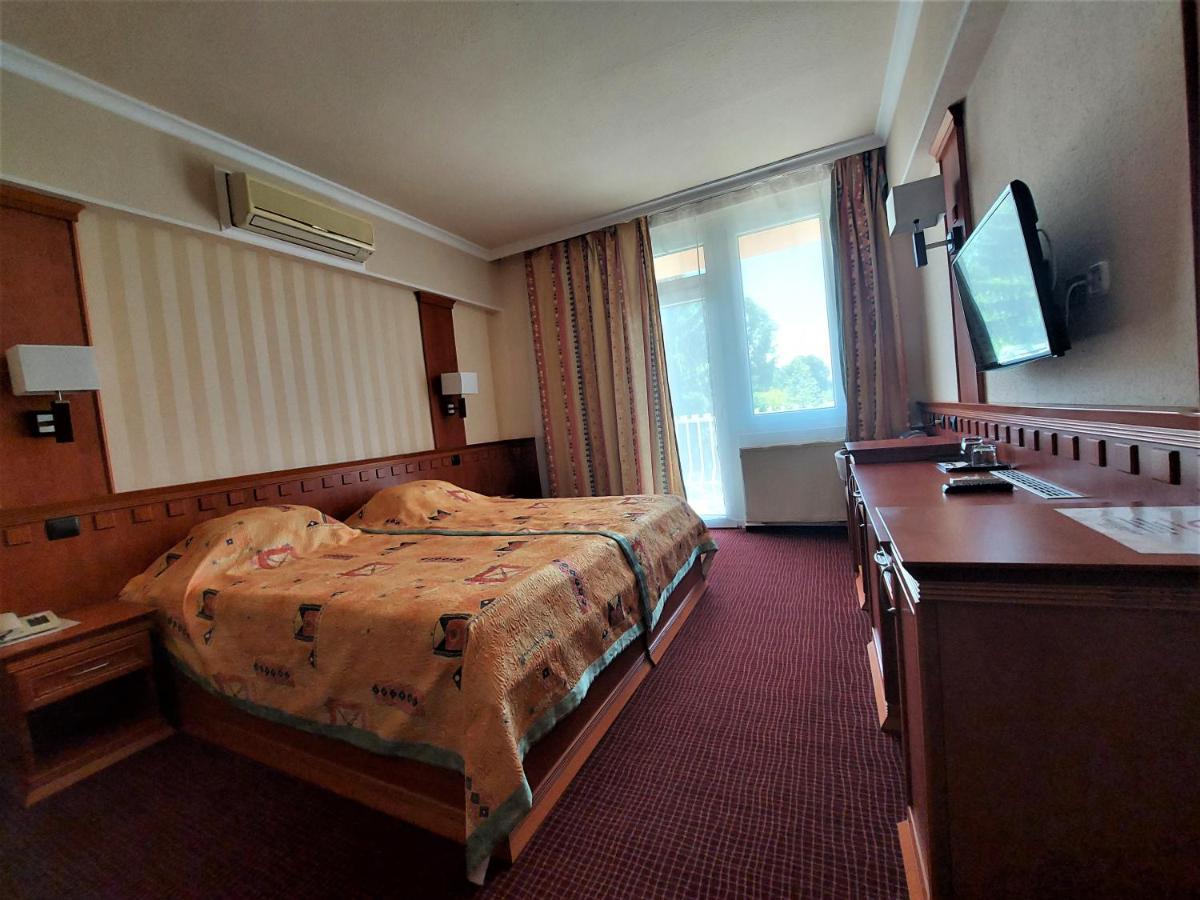 Csipke Hotel Kiskunhalas Zewnętrze zdjęcie