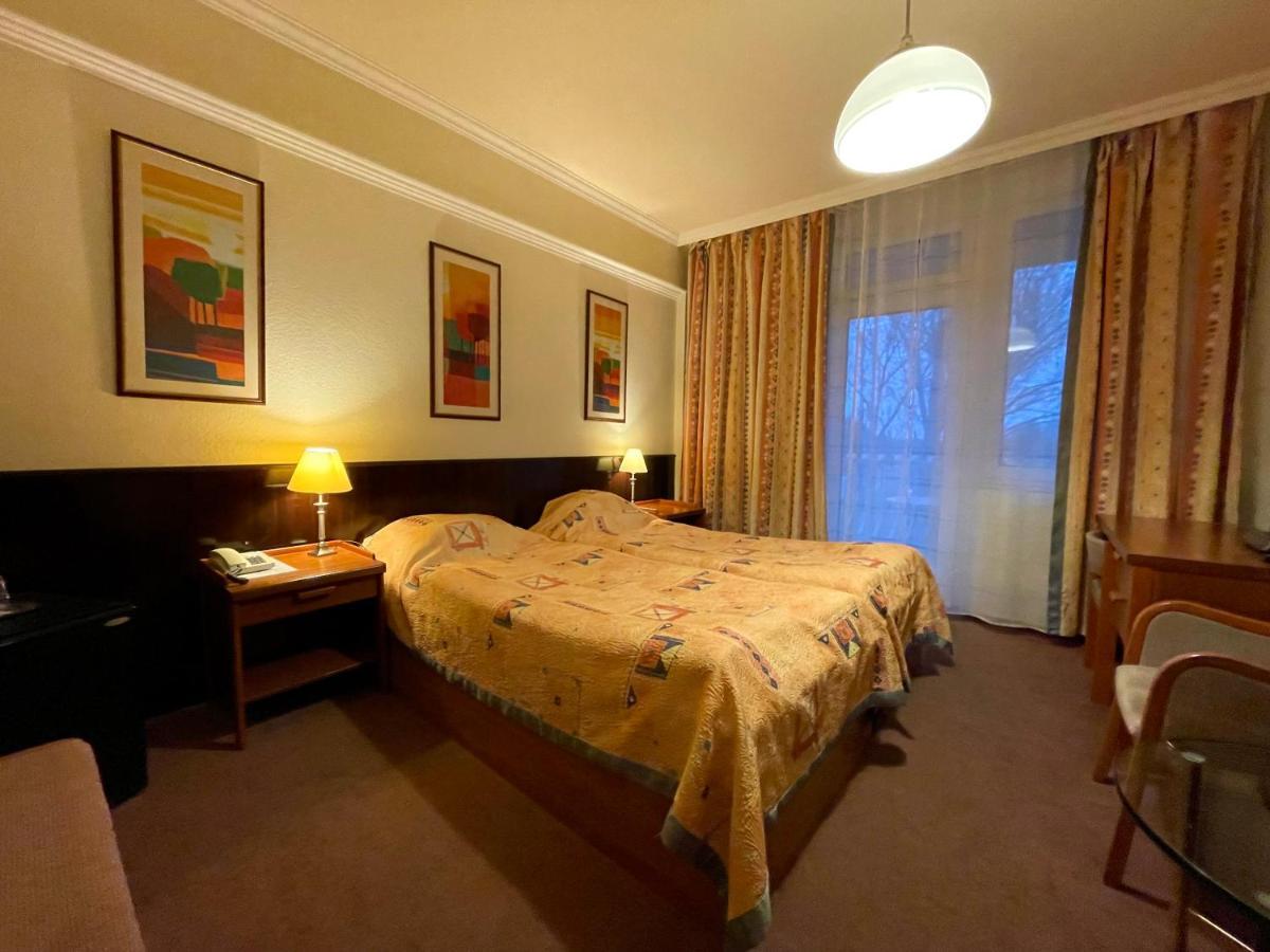 Csipke Hotel Kiskunhalas Zewnętrze zdjęcie