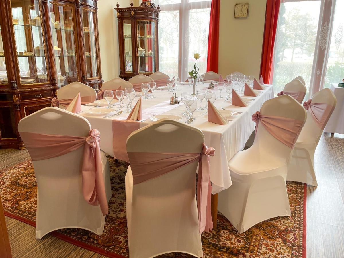 Csipke Hotel Kiskunhalas Zewnętrze zdjęcie