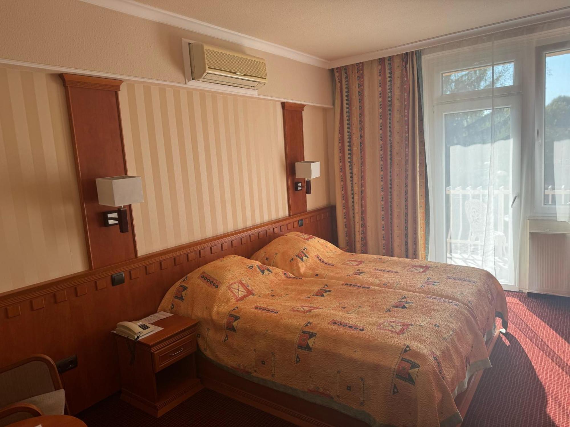 Csipke Hotel Kiskunhalas Zewnętrze zdjęcie