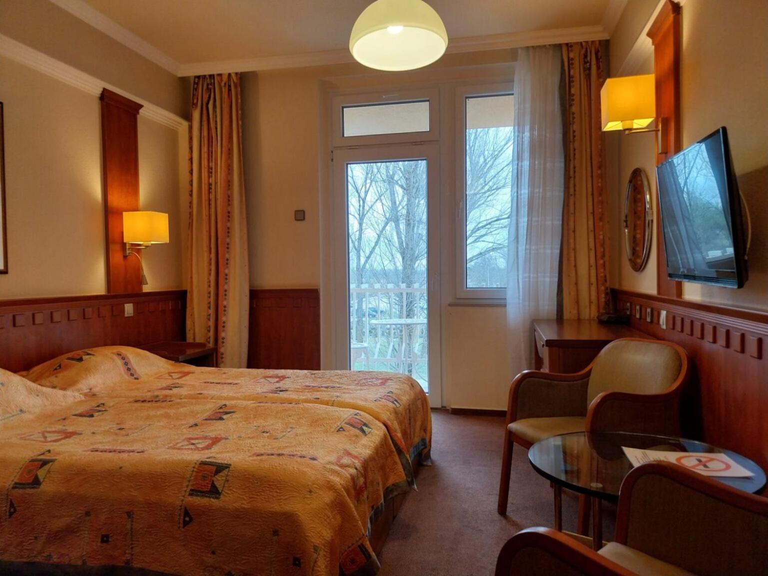 Csipke Hotel Kiskunhalas Zewnętrze zdjęcie