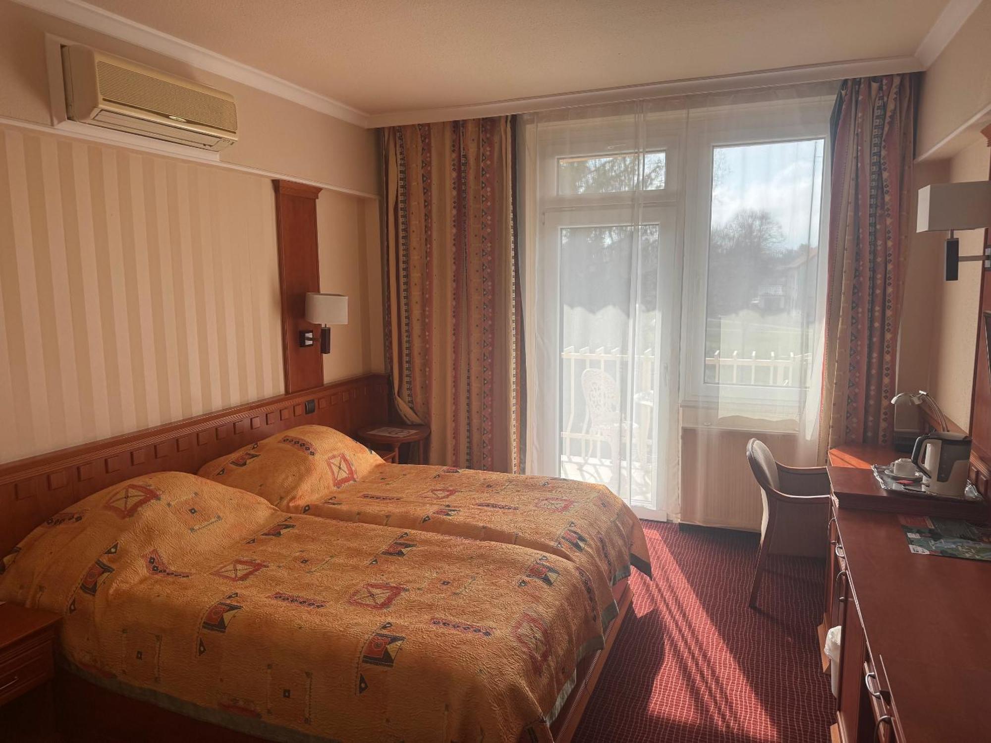 Csipke Hotel Kiskunhalas Zewnętrze zdjęcie