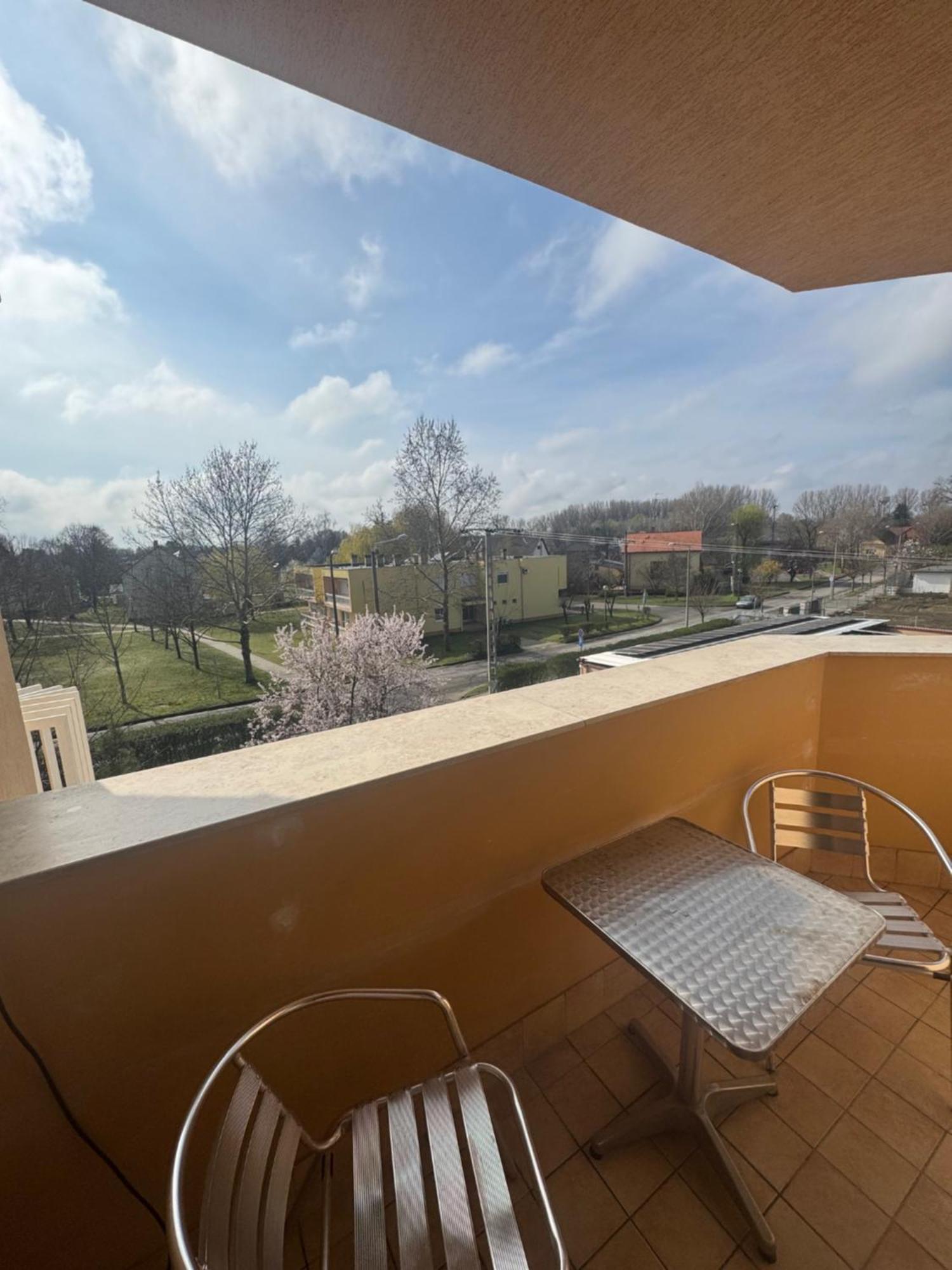 Csipke Hotel Kiskunhalas Zewnętrze zdjęcie