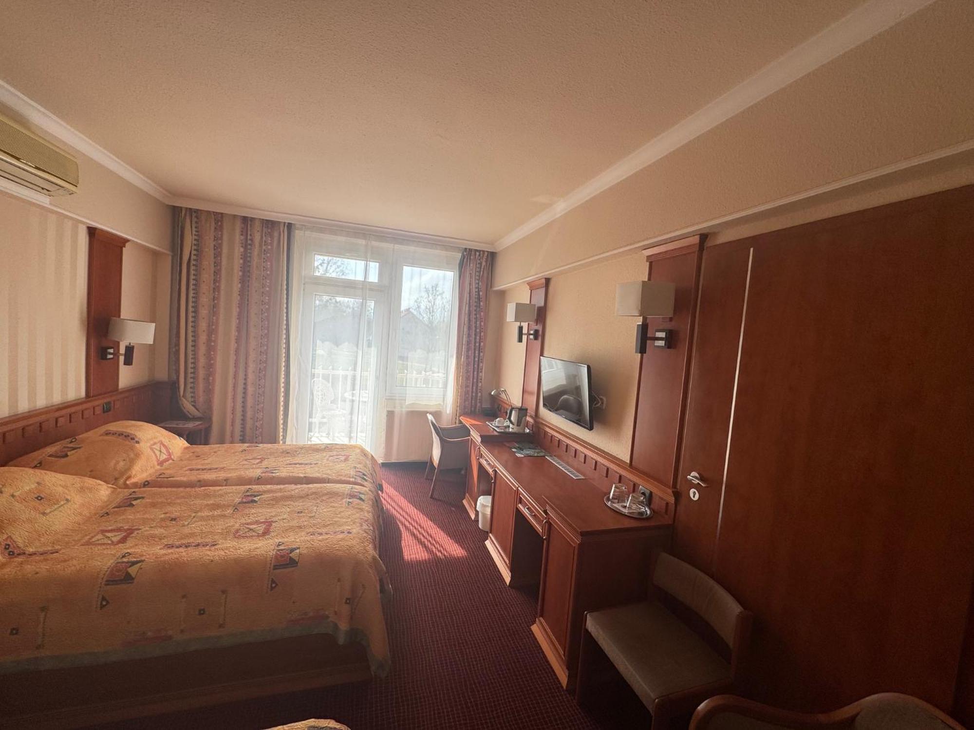 Csipke Hotel Kiskunhalas Zewnętrze zdjęcie