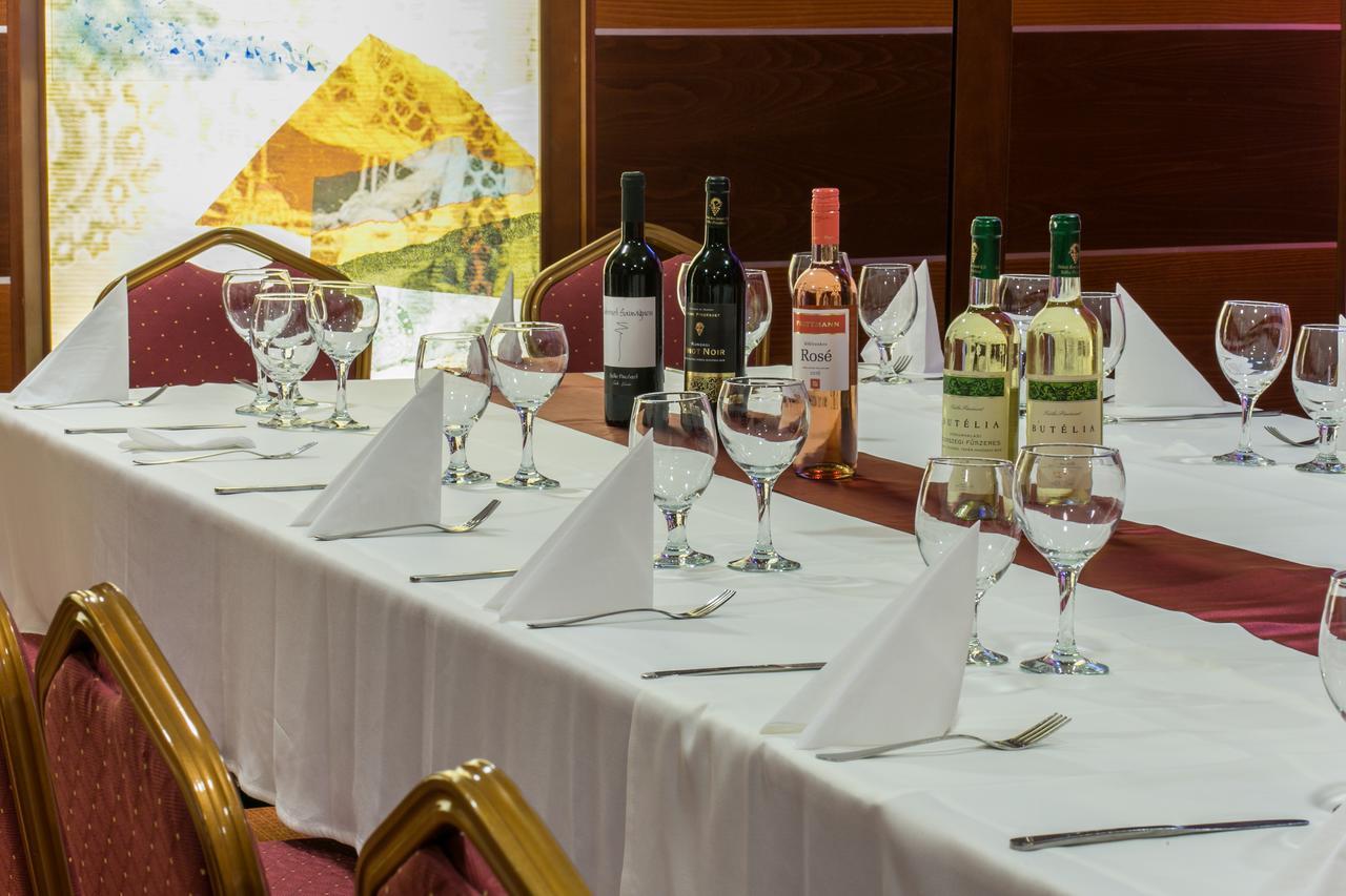Csipke Hotel Kiskunhalas Zewnętrze zdjęcie