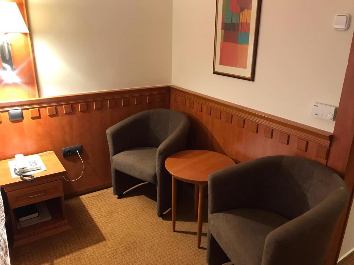 Csipke Hotel Kiskunhalas Zewnętrze zdjęcie