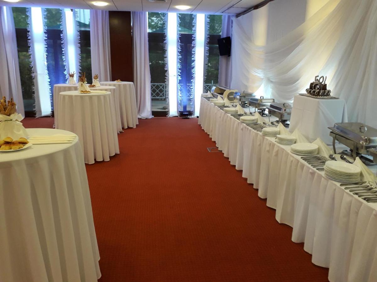 Csipke Hotel Kiskunhalas Zewnętrze zdjęcie
